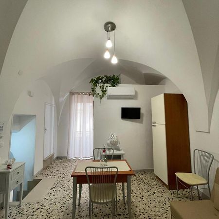 Ferienwohnung The White Rose Ceglie Messapica Exterior foto