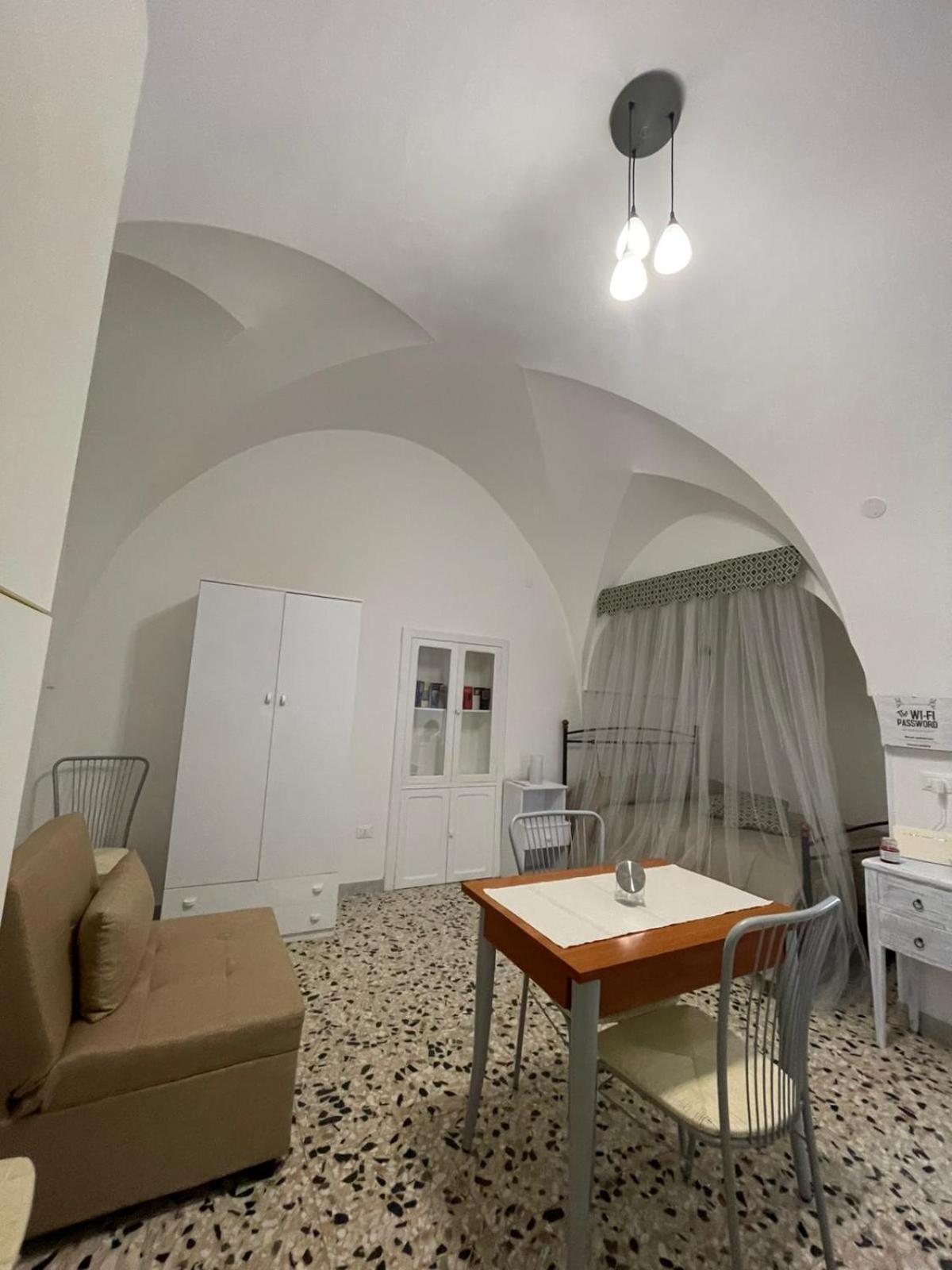 Ferienwohnung The White Rose Ceglie Messapica Exterior foto