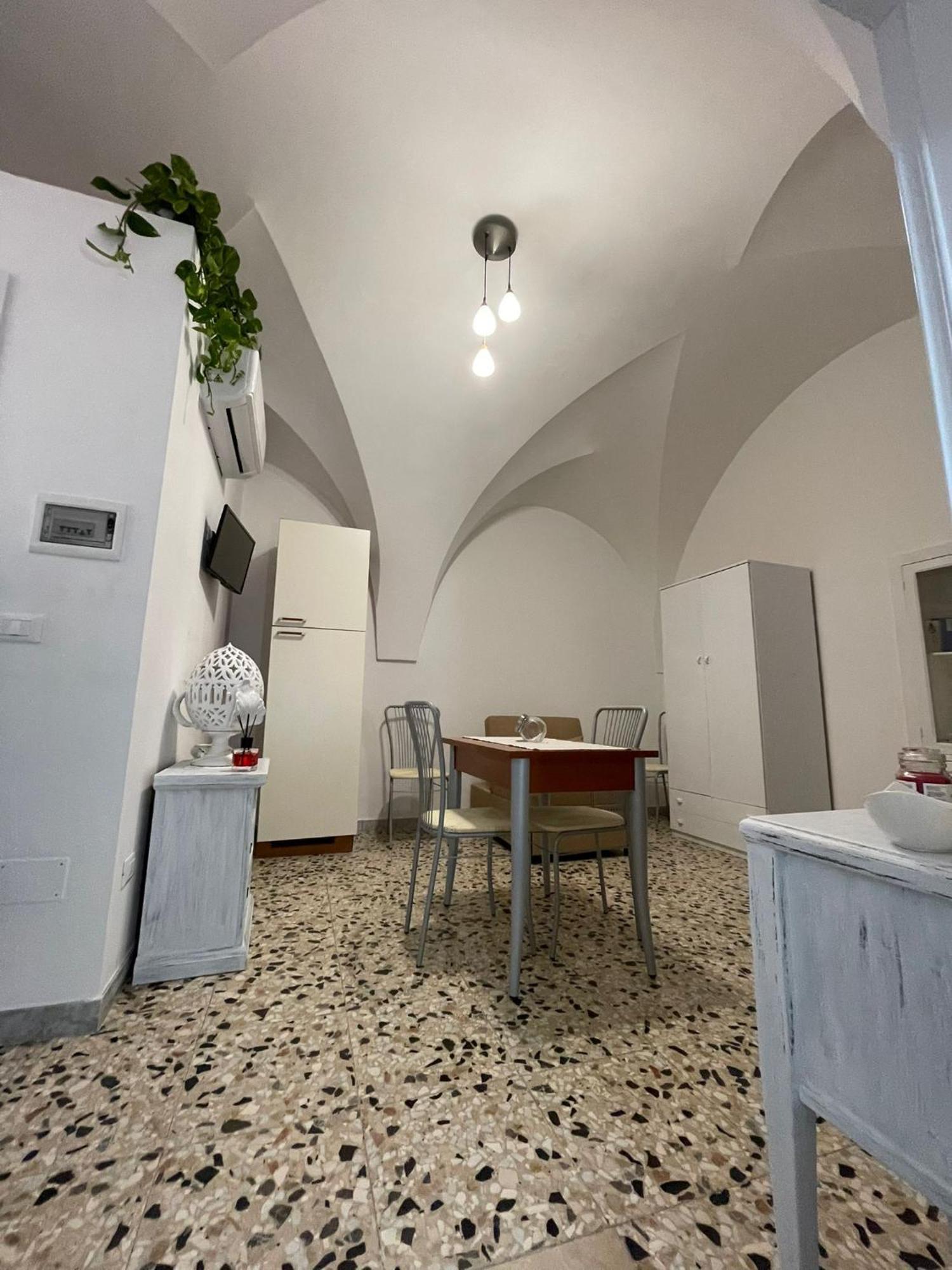 Ferienwohnung The White Rose Ceglie Messapica Exterior foto